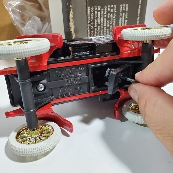 Die Cast Texaco 1905 Ford Delivery Car locking coin bank w/key - Picture 5 of 10
